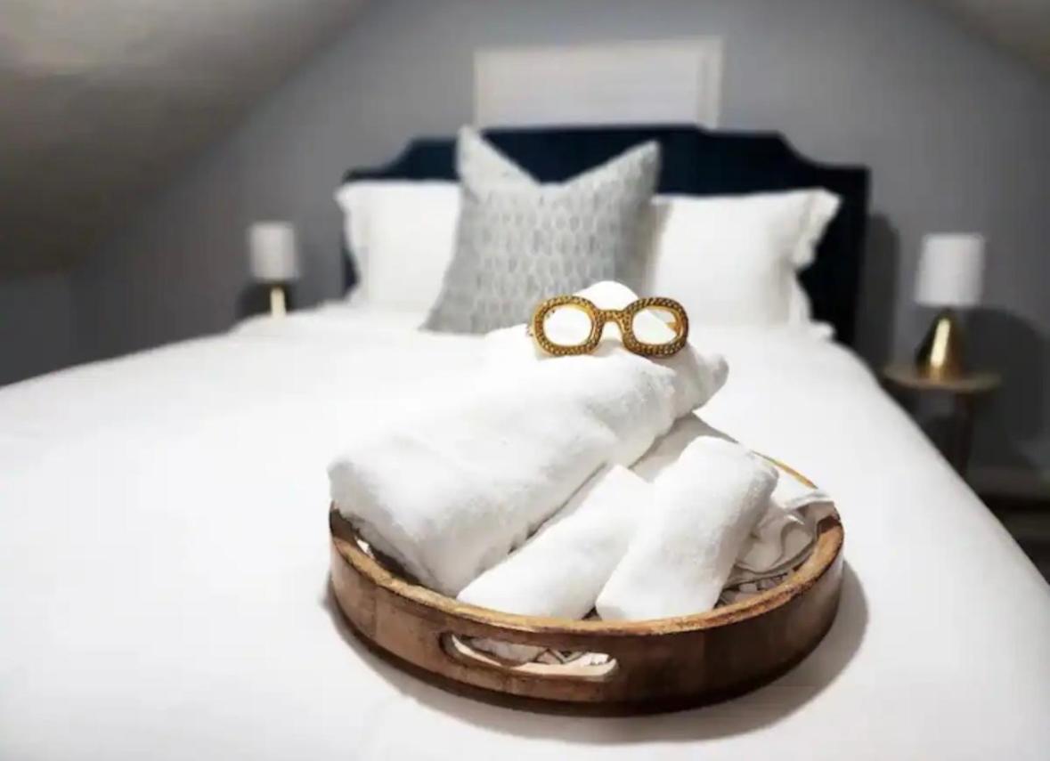Attic Retreat 5 Minutes From Westside Market Cleveland Extérieur photo
